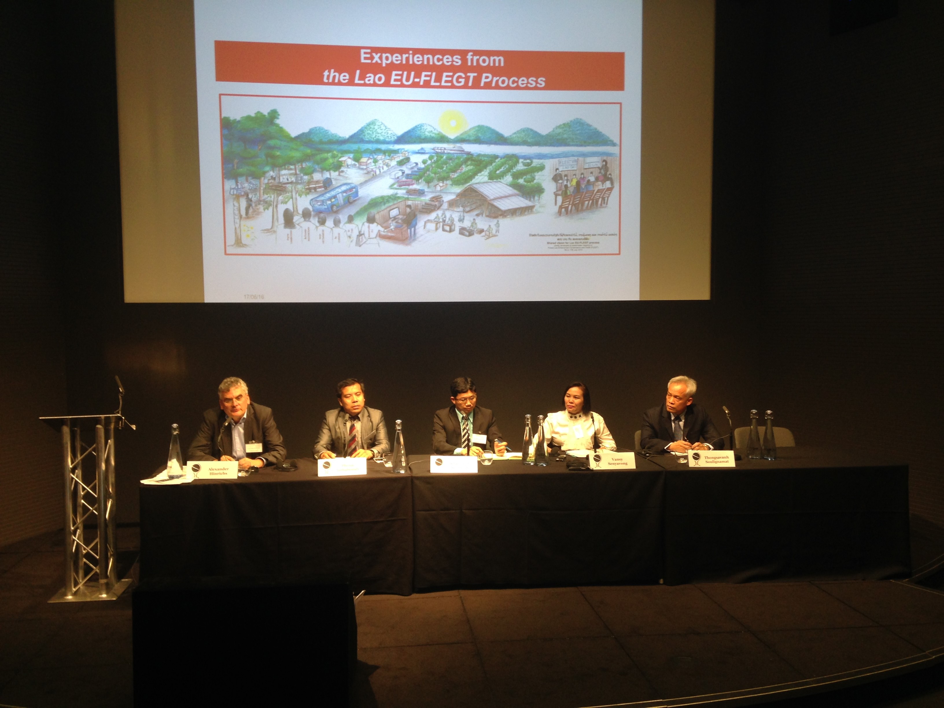 ສປປ ລາວ ລາຍງານຄວາມຄືບໜ້າໃນການຫຼຸດຜ່ອນການຕັດໄມ້ທີ່ຜິດກົດໝາຍຢ່າງມີປະສິດທິຜົນພາຍໃຕ້ແຜນງານ FLEGT/VPA ໃນກອງປະຊຸມສາກົນ CHATHAM HOUSE ທີ່ ປະເທດອັງກິດ